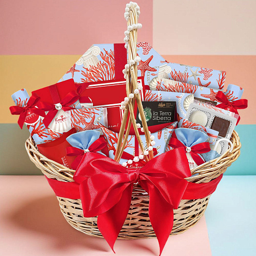 Подарочная корзина: ассорти, суфле, конфеты ручной работы, драже 2040г