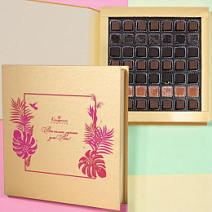 Подарочный набор с конфетами: мармелад, конфеты ассорти (мега-книга золотая)