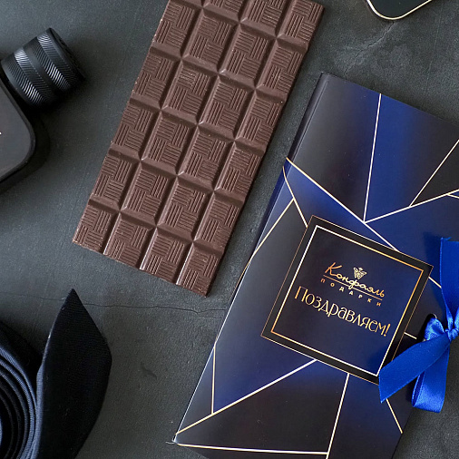 «Поздравляем» открытка шоколад горький (синий)