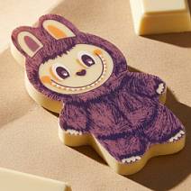 Шоколад белый "Лабубушка" с фиолетовым декором 18г