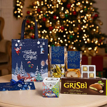 Новогодний набор: конфеты шоколадные, сухофрукты,печенье, чай 515г в сумке-шопере