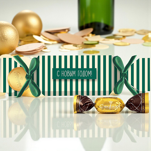 Новогодний набор конфет: ассорти, мармелад-суфле, меренги, драже, мед, печенье, чай 920г