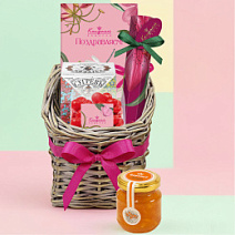 Подарочная корзина: шоколад, драже, конфеты глазированные, чай, варенье