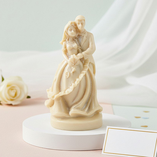 "Жених и невеста" скульптура белый шоколад